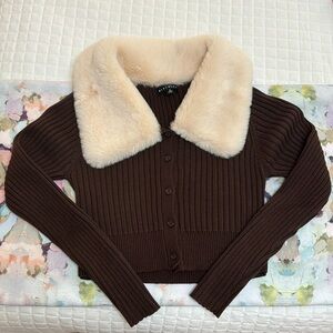 Blue Blush Brown Faux Fur Collar Sweater 🤎🧸